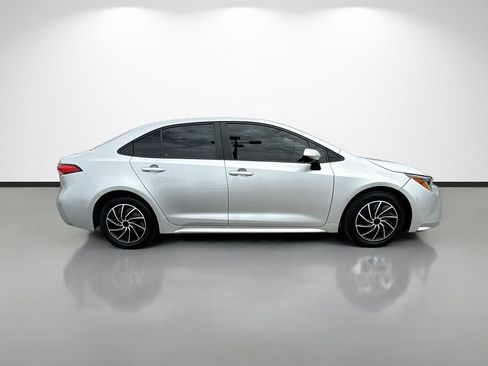 Used 2021 Toyota Corolla LE FWD image 2