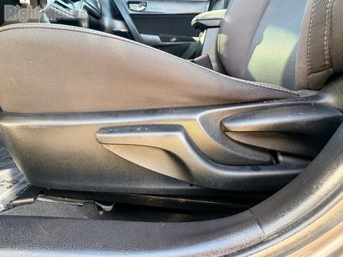 Used 2019 Toyota Corolla L image 22