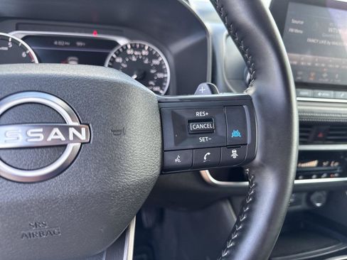 Used 2025 Nissan Rogue SV FWD image 23