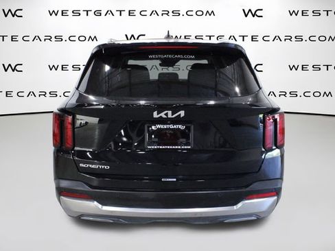 Used 2024 Kia Sorento S image 4