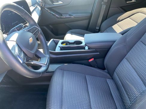 Used 2025 Chevrolet Equinox LT image 11