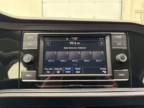 Used 2021 Volkswagen Jetta SE w/ SE Cold Weather Package FWD image 17