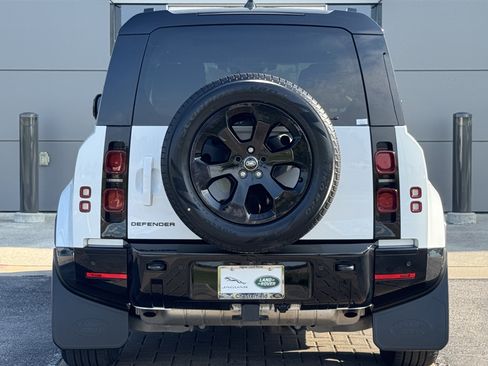Certified 2025 Land Rover Defender 110 X-Dynamic SE AWD/4WD image 7