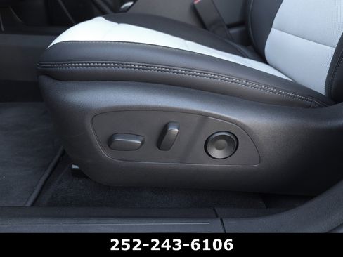 Used 2025 Chevrolet Equinox EV LT image 8