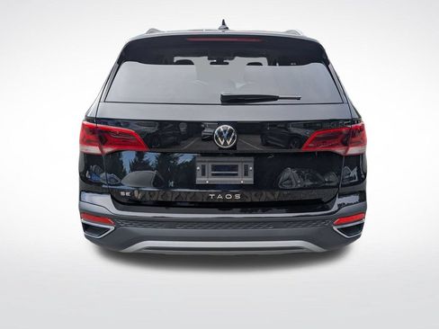 Used 2024 Volkswagen Taos SE w/ Black Wheel Package FWD image 4