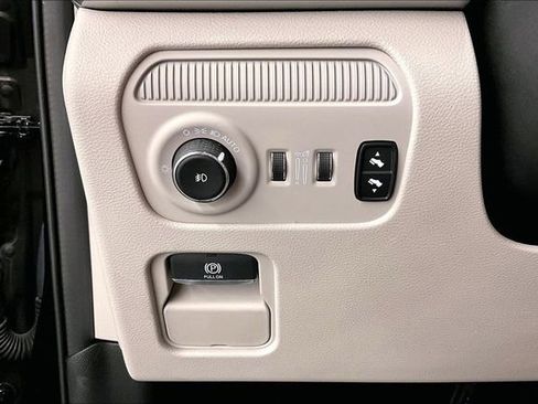 Used 2022 Jeep Wagoneer Series III w/ Rear Seat Video Group 1 AWD/4WD image 36