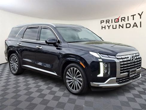 Used 2023 Hyundai Palisade Calligraphy image 3