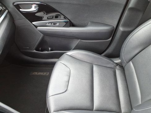 Used 2022 Kia Niro EX Premium image 31