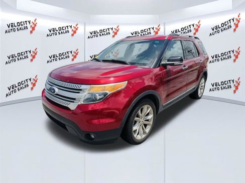 Used 2015 Ford Explorer XLT w/ Equipment Group 202B FWD image 7