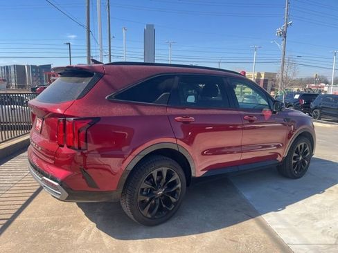 Used 2022 Kia Sorento SX image 2