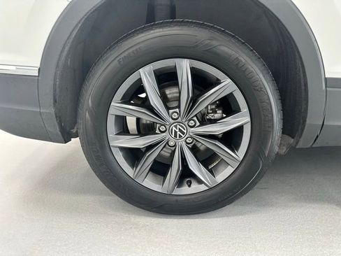 Certified 2022 Volkswagen Tiguan SE w/ Panoramic Sunroof Package image 19
