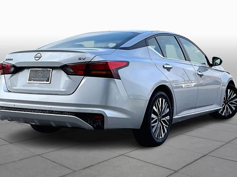 Used 2024 Nissan Altima 2.5 SV image 13