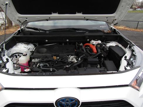 Used 2021 Toyota RAV4 LE image 30