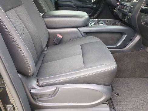 Used 2018 Nissan Titan SV w/ SV Convenience Package image 28