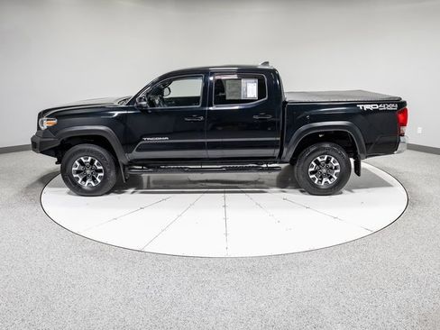 Used 2017 Toyota Tacoma TRD Off-Road image 32