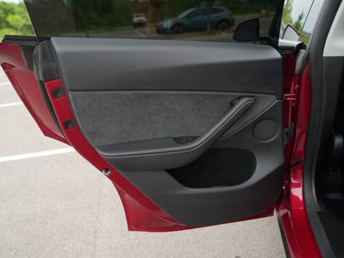 Used 2024 Tesla Model Y Long Range AWD/4WD image 17