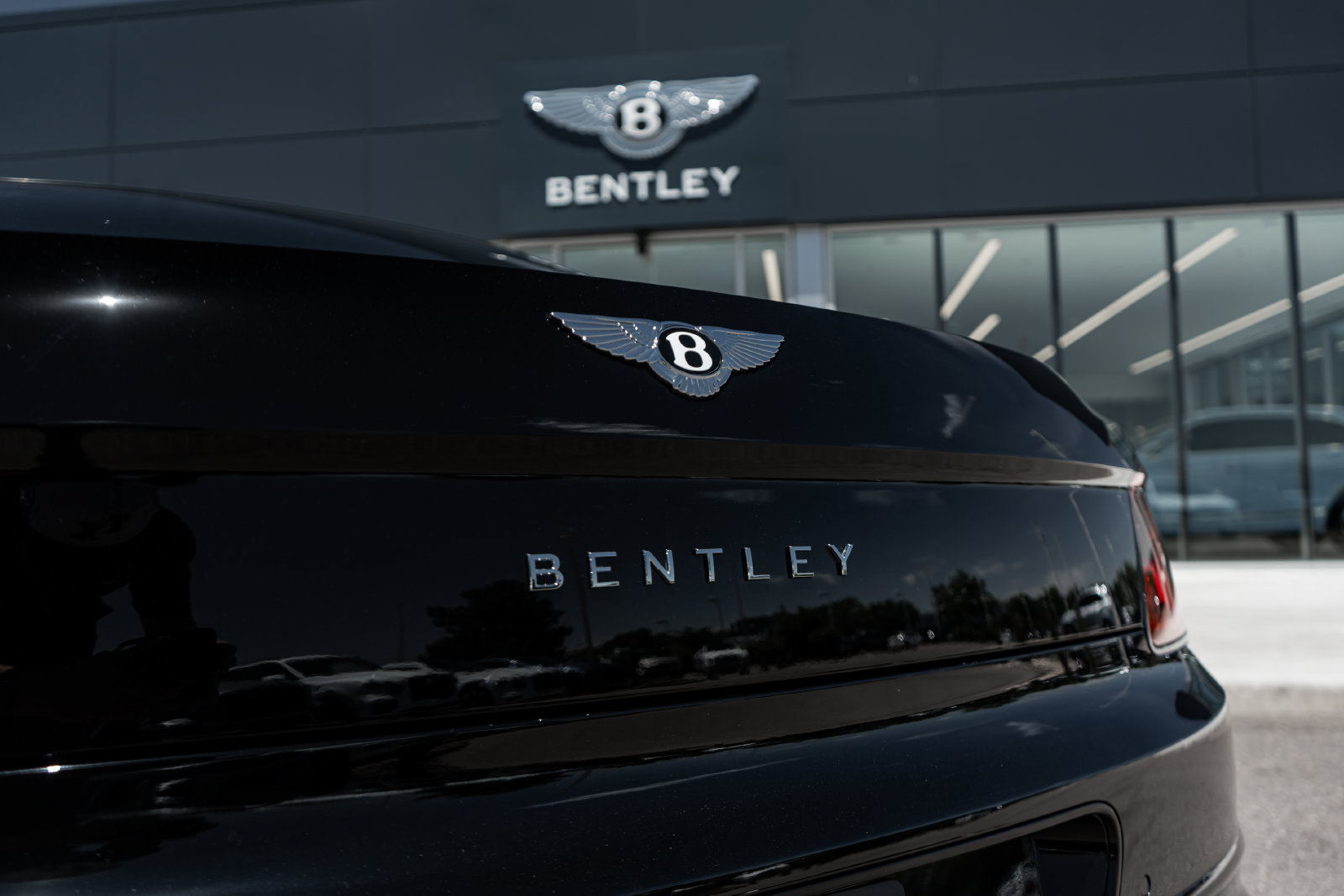 Certified 2025 Bentley Flying Spur Plug-In Hybrid AWD/4WD image 9