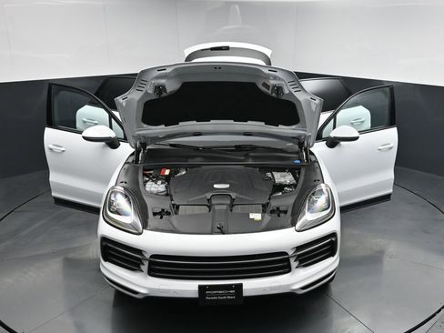 Certified 2022 Porsche Cayenne S Platinum AWD/4WD image 30