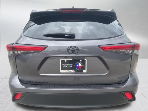 Used 2023 Toyota Highlander LE image 7