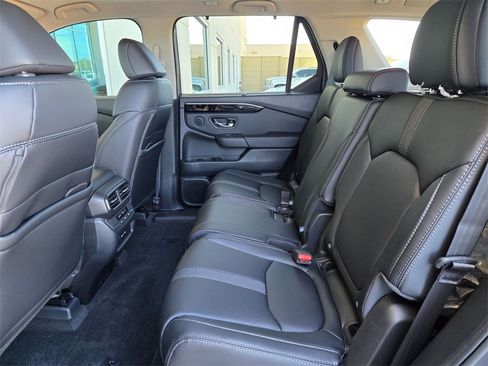New 2025 Honda Pilot Touring image 16