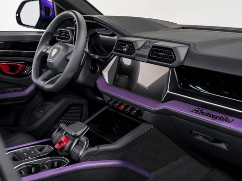 Used 2025 Lamborghini Urus SE image 37