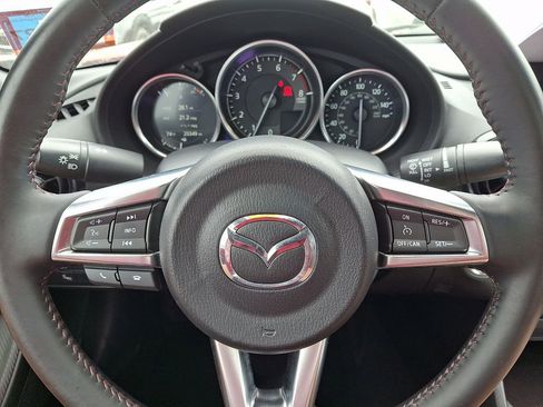 Used 2018 MAZDA MX-5 Miata RF Club RWD image 17