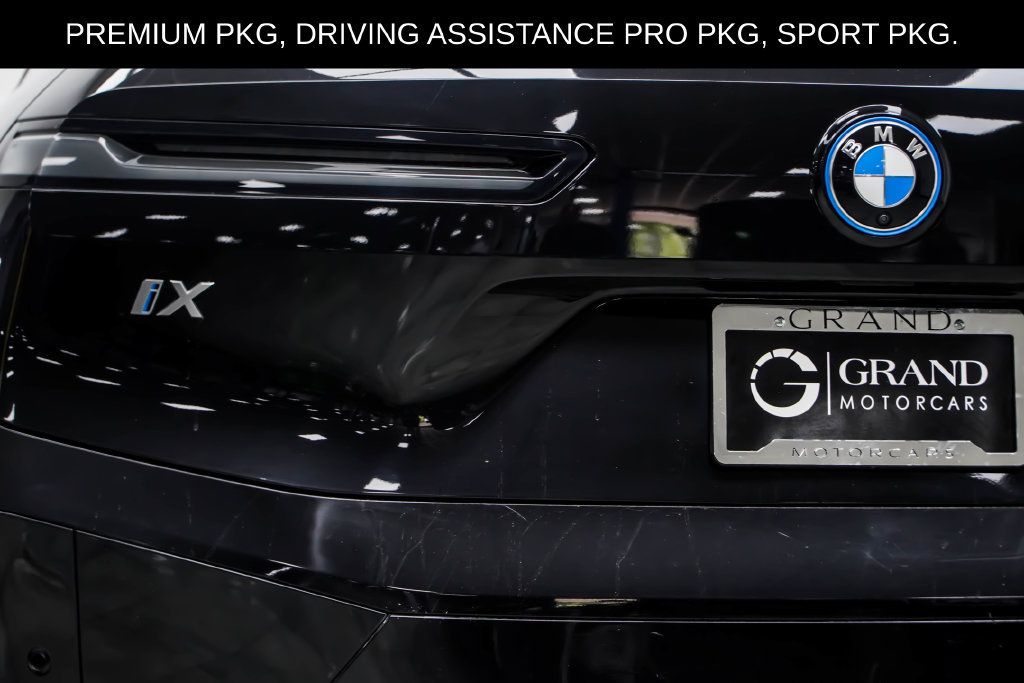 Used 2024 BMW iX xDrive50 w/ Premium Package AWD/4WD image 17