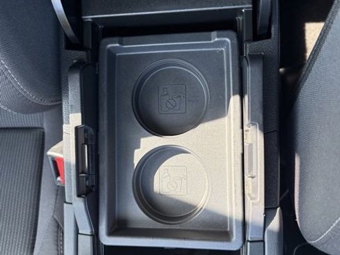 Certified 2022 Toyota Venza LE image 27