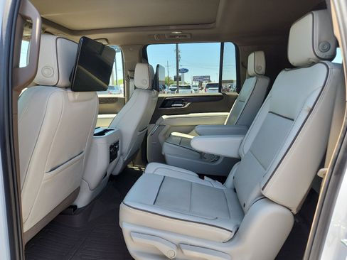Used 2025 GMC Yukon XL Denali w/ Denali Reserve Package AWD/4WD image 11