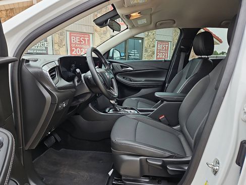 Used 2025 Buick Encore GX Preferred FWD image 9