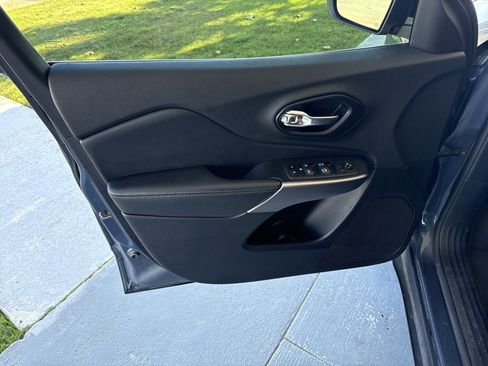 Used 2022 Jeep Cherokee Latitude Lux w/ Sun & Sound Group image 14