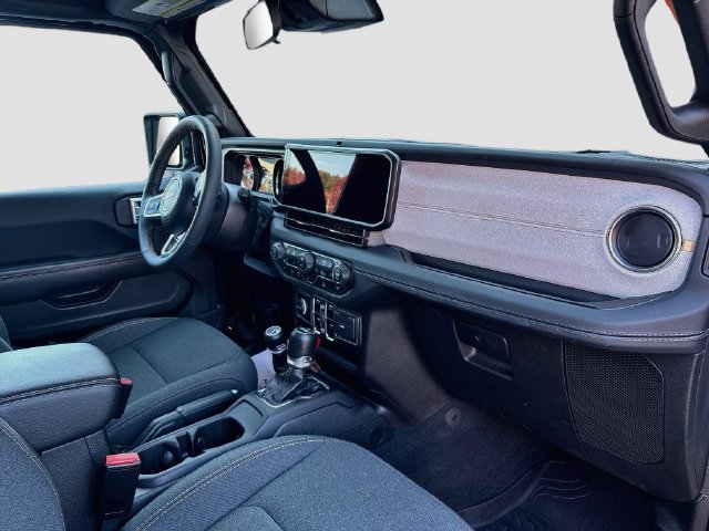 Used 2024 Jeep Wrangler Unlimited Sahara AWD/4WD image 29