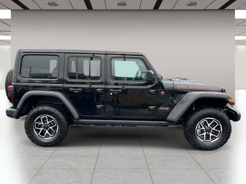 Used 2025 Jeep Wrangler Unlimited Rubicon AWD/4WD image 2