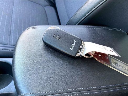 Used 2023 Kia Seltos S AWD/4WD image 11