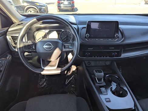 Certified 2025 Nissan Rogue SV FWD image 19