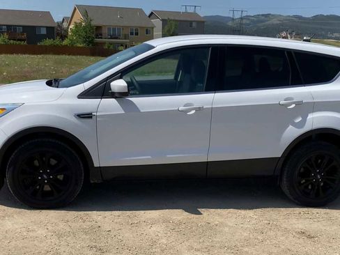 Used 2017 Ford Escape SE image 5