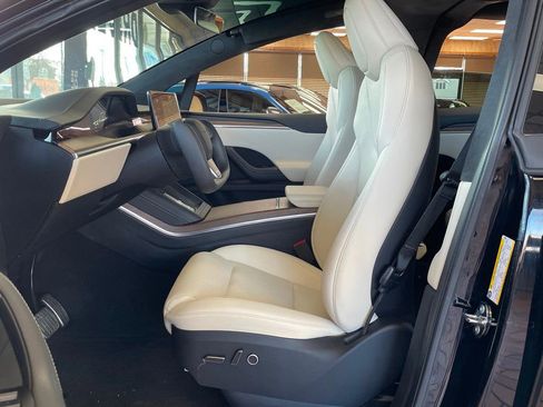 Used 2023 Tesla Model X image 12