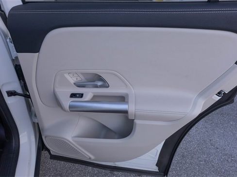 Certified 2025 Mercedes-Benz GLA 250 4MATIC image 18