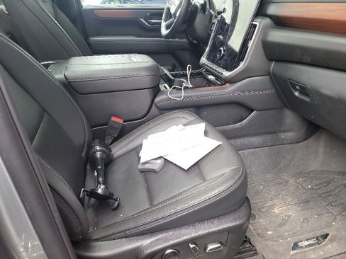 Used 2025 GMC Yukon XL Denali w/ Sun & Power Step Package RWD image 12