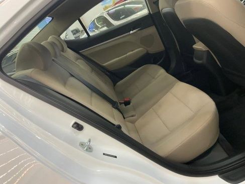 Used 2019 Hyundai Elantra SE FWD image 13