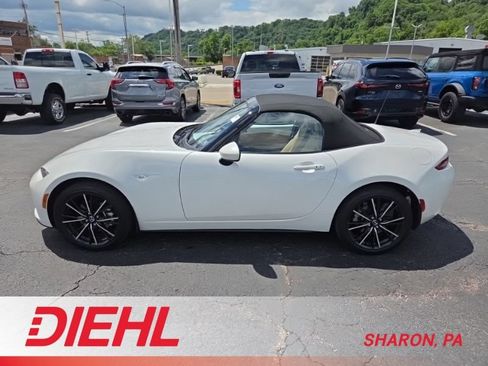 Used 2024 MAZDA MX-5 Miata Grand Touring RWD image 4