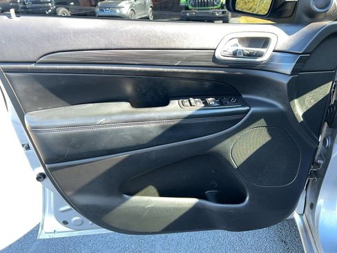 Used 2021 Jeep Grand Cherokee Laredo X image 13