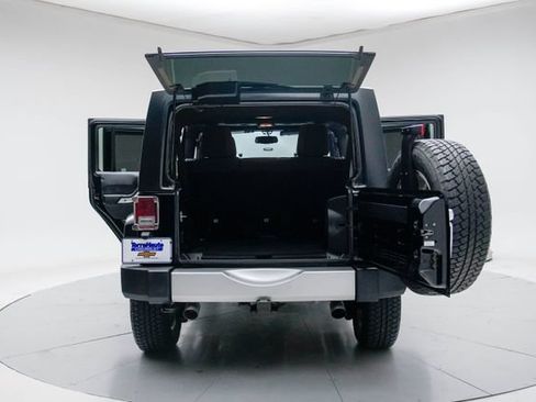 Used 2023 Jeep Wrangler Unlimited Sahara w/ LED Lighting Group AWD/4WD image 18