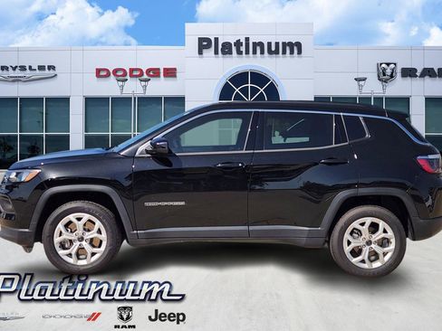 New 2025 Jeep Compass Latitude image 4