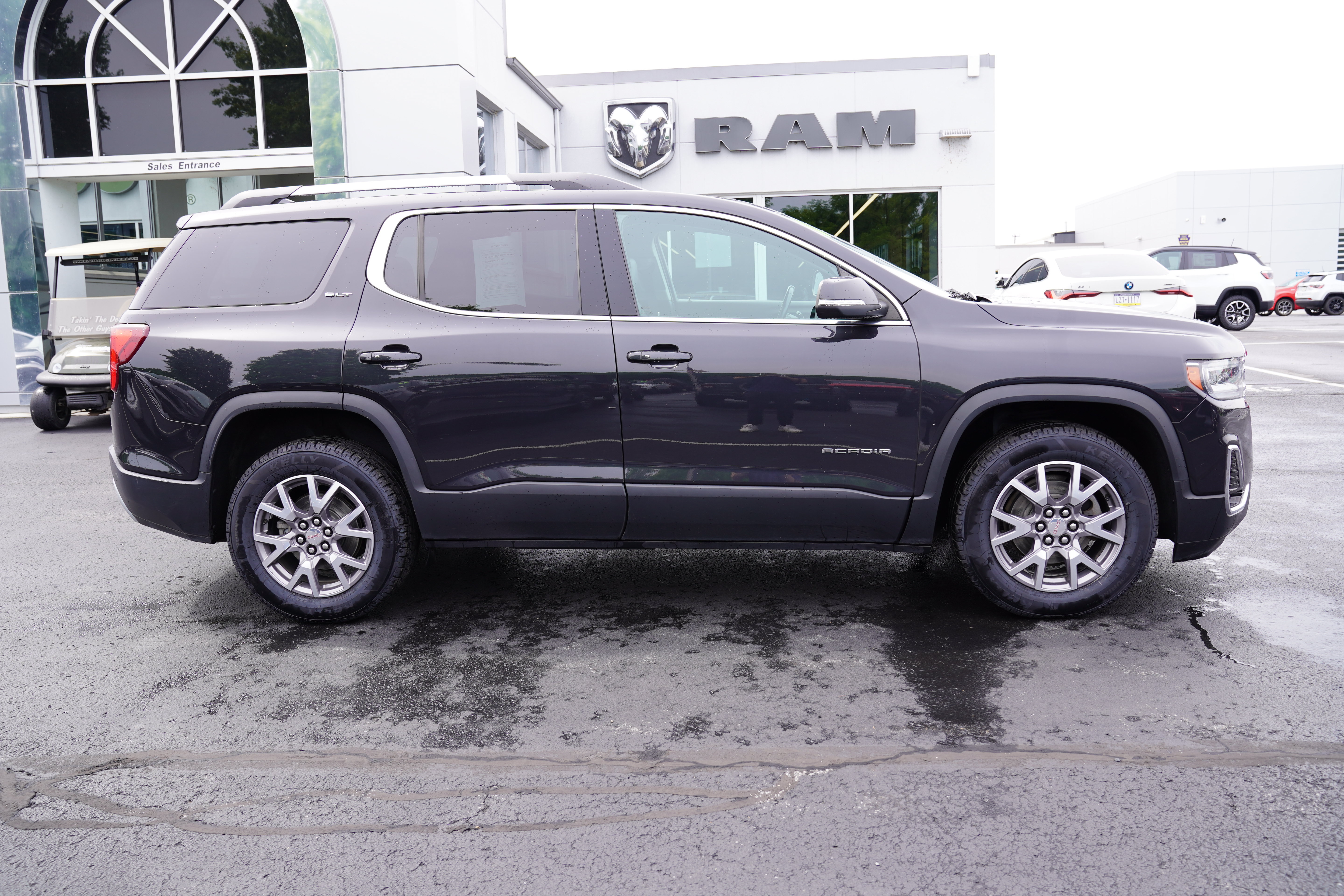 Used 2020 GMC Acadia SLT w/ Trailering Package AWD/4WD image 2