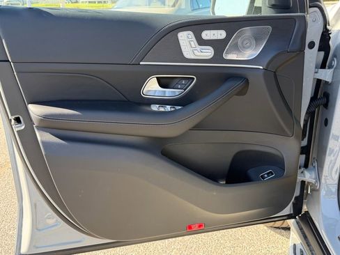 New 2026 Mercedes-Benz GLS 580 4MATIC image 15