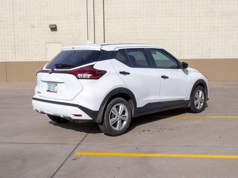 Used 2024 Nissan Kicks S FWD image 4