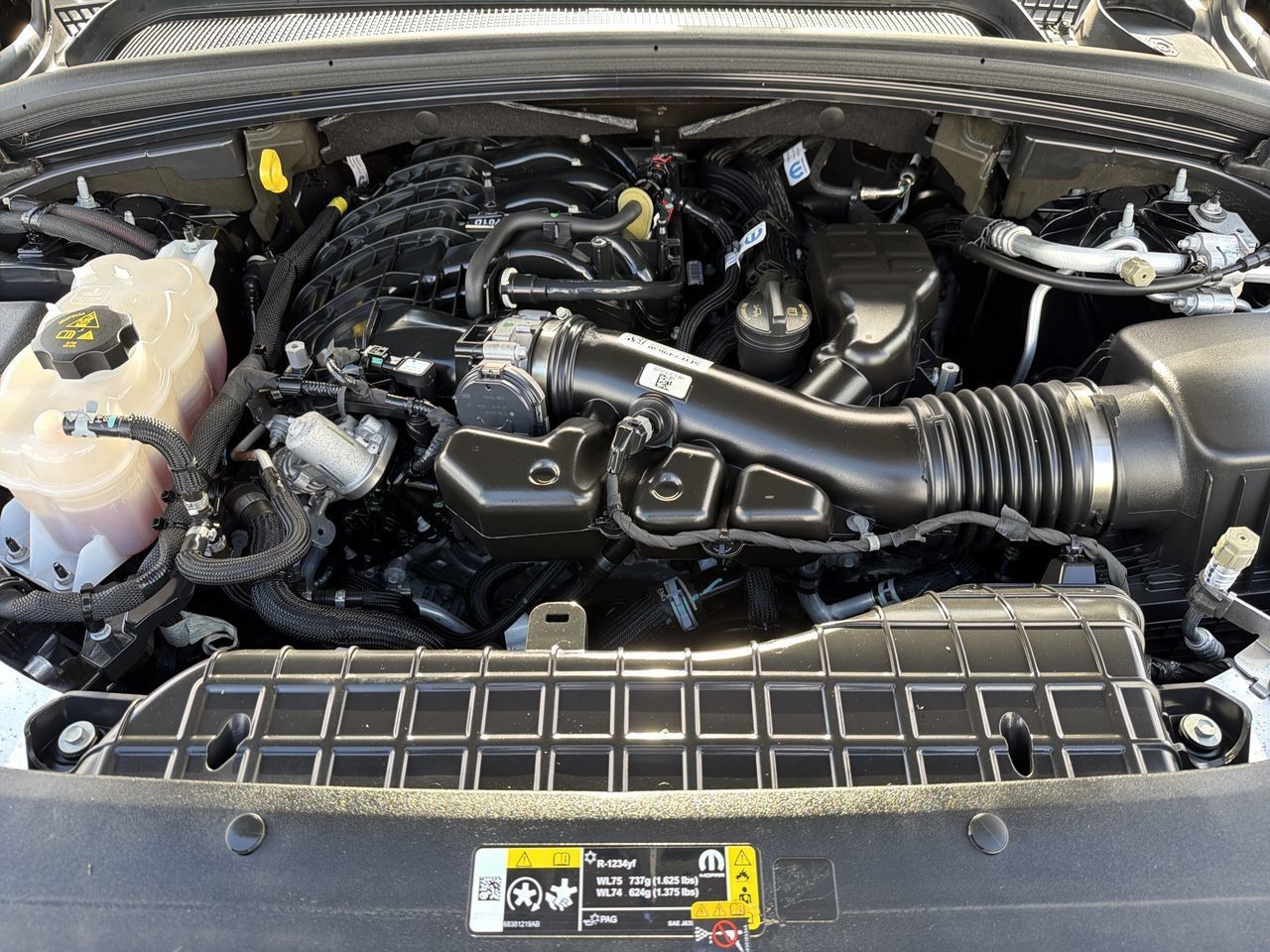 Used 2023 Jeep Grand Cherokee Laredo w/ Luxury Tech Group I RWD image 11