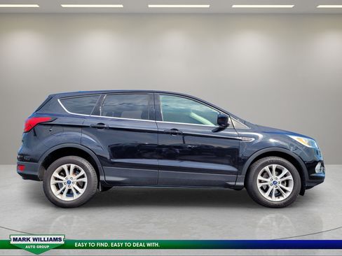 Used 2019 Ford Escape SE FWD image 2