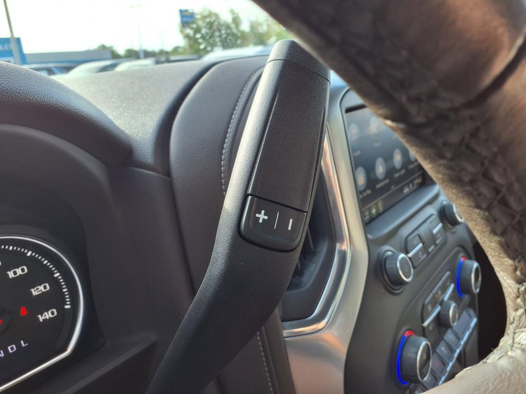 Used 2022 Chevrolet Silverado 1500 LT AWD/4WD image 16